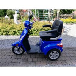 elektrische scooter op 3 wielen van het merk Lauftech