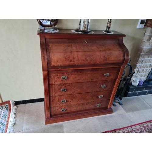 PRACHTIGE ANTIEKE COMMODE IN MASSIEF HOUT