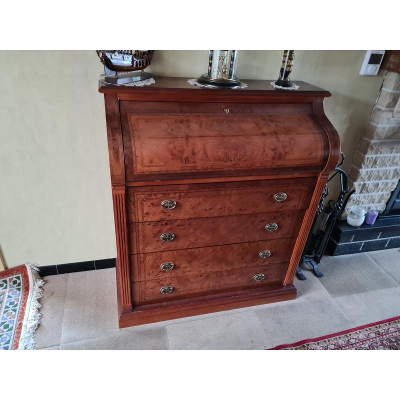 PRACHTIGE ANTIEKE COMMODE IN MASSIEF HOUT