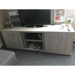 Eetkamer meubels + tv kast