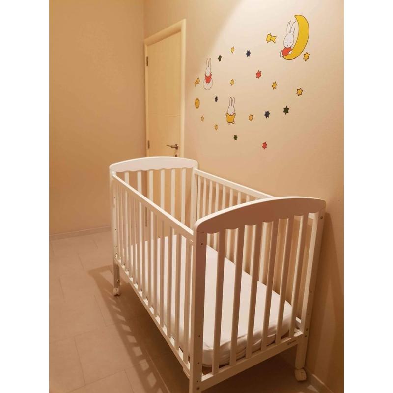 BABYBED + MATRAS + MATRASBESCHERMER
