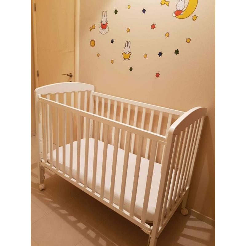 BABYBED + MATRAS + MATRASBESCHERMER