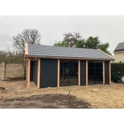 MAATWERK- Douglas houten bijgebouwen.