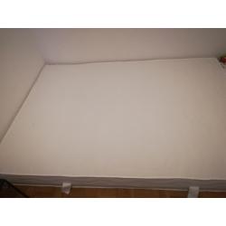 2 persoon Matras, 1,40 cm breed 6maanden oud.