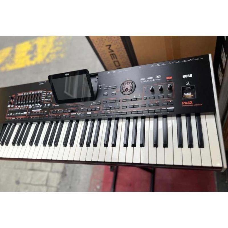 Verkoopt Korg Pa1000 61-toetsen, Korg Kronos2, Korg Pa4X 61-toetsen, Korg Pa5X 61: 61 toetsen (C2-C7)/76-toetsen, Korg OASYS, Korg M3 Workstation, Roland FANTOM-8 88 toetsen, Roland Fantom-X8, Roland Fantom G8, Nord Stage 3