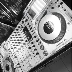Verkoop Pioneer DJ SET 2x Pioneer Cdj-2000Nxs2W + 1x Djm-900Nxs2W / Pioneer-Dj-Tour-system-2x Pioneer Cdj-Tour1 +1x Pioneer Djm-Tour1-dj-pakket, 2x Pioneer DJ CDJ 3000 + Pioneer DJM-A9 Mixer, 2x Pioneer CDJ-3000 1x AlphaTheta Euphonia, Pioneer Opus-Quad