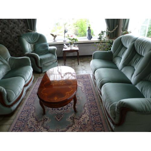 Salon bestaande uit 3,2 en relax 1-zit.