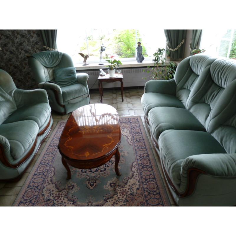 Salon bestaande uit 3,2 en relax 1-zit.