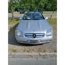 Zeer mooie en verzorgde Mercedes SLK 200