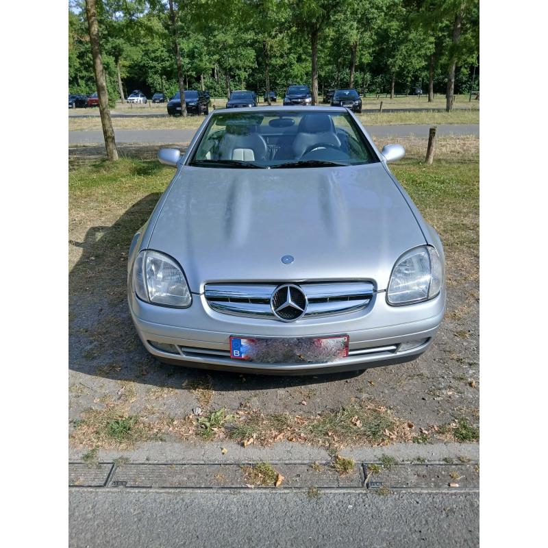 Zeer mooie en verzorgde Mercedes SLK 200