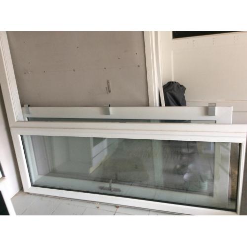 Buitendeur met vast stuk glas pvc