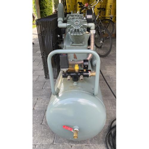 Compressor 12,5 Bar 'zeer stil professioneel'.