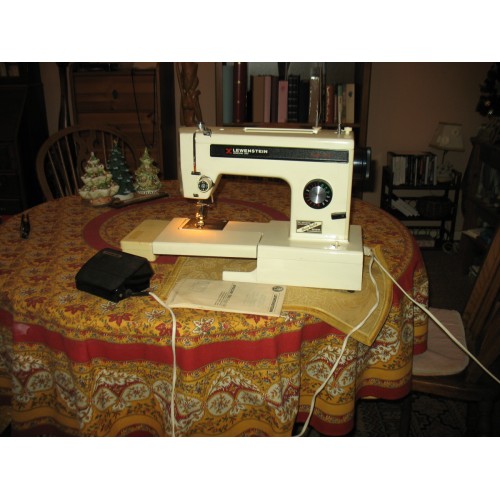 NAAIMACHINE LEWENSTEIN (Tafelnaaimachine, draagbaar)